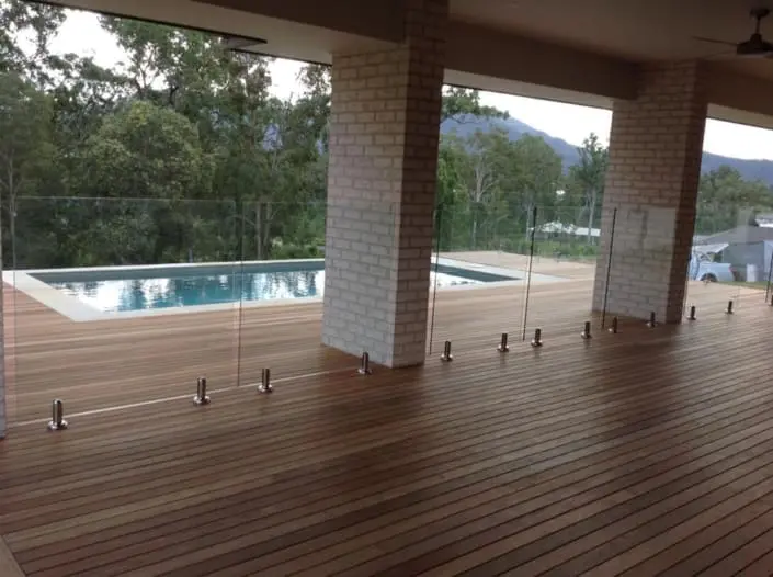 Hardwood timber pool surround built by Manttan Construction